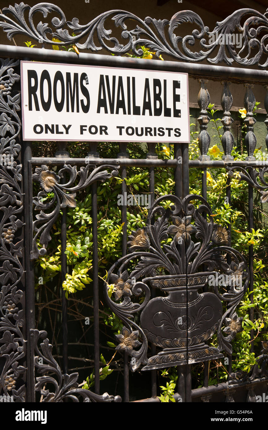 Sri Lanka, Unawatuna, Rooms Available only for tourists sign on guest house gate Stock Photo
