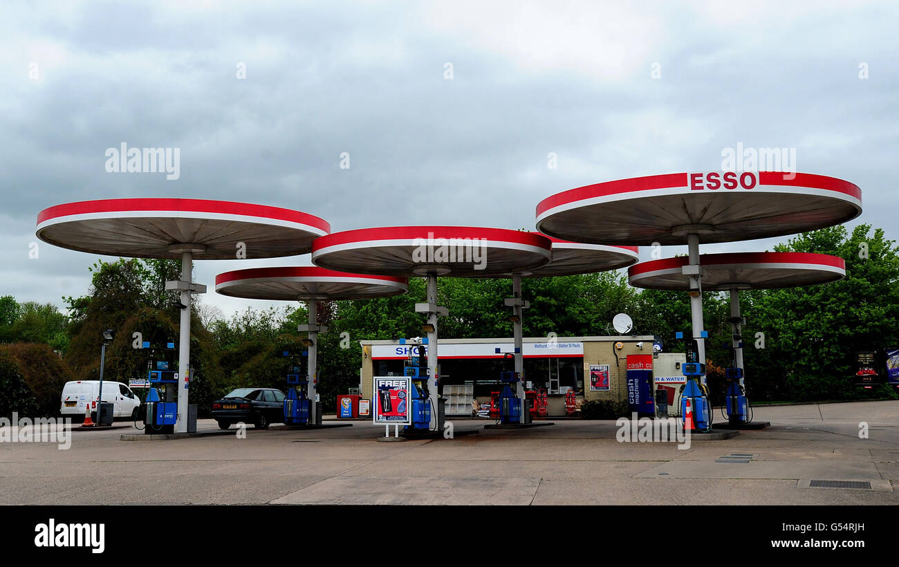 Petrol station granted grade ii hires stock photography and images Alamy