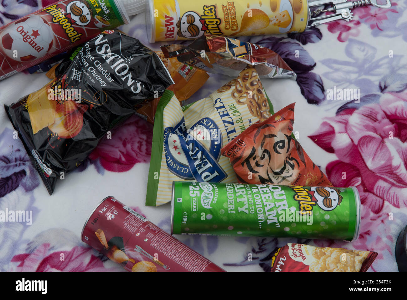 Single use plastic food wrapping  UK. Picnic, shop bought food plastic wrappers spread out on picnic blanket England HOMER SYKES Stock Photo