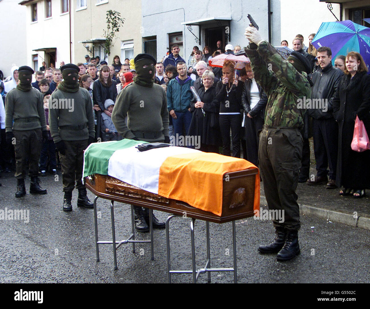 Six men wearing khaki combat dress balaclavas hires stock photography