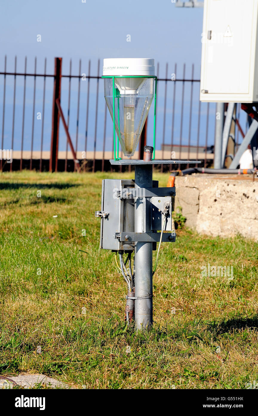 meteorological measurement instruments installed atop Mount Aigual, one