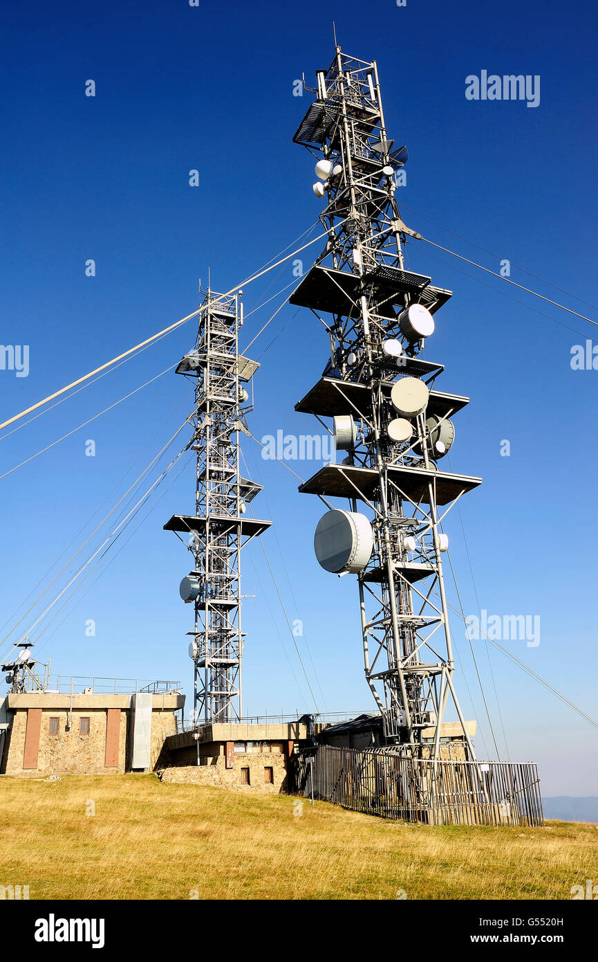 antennas, TV relay, mobile phones, radios intallées