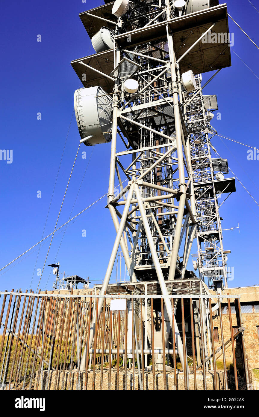 Antennas on relay tower hires stock photography and images Alamy