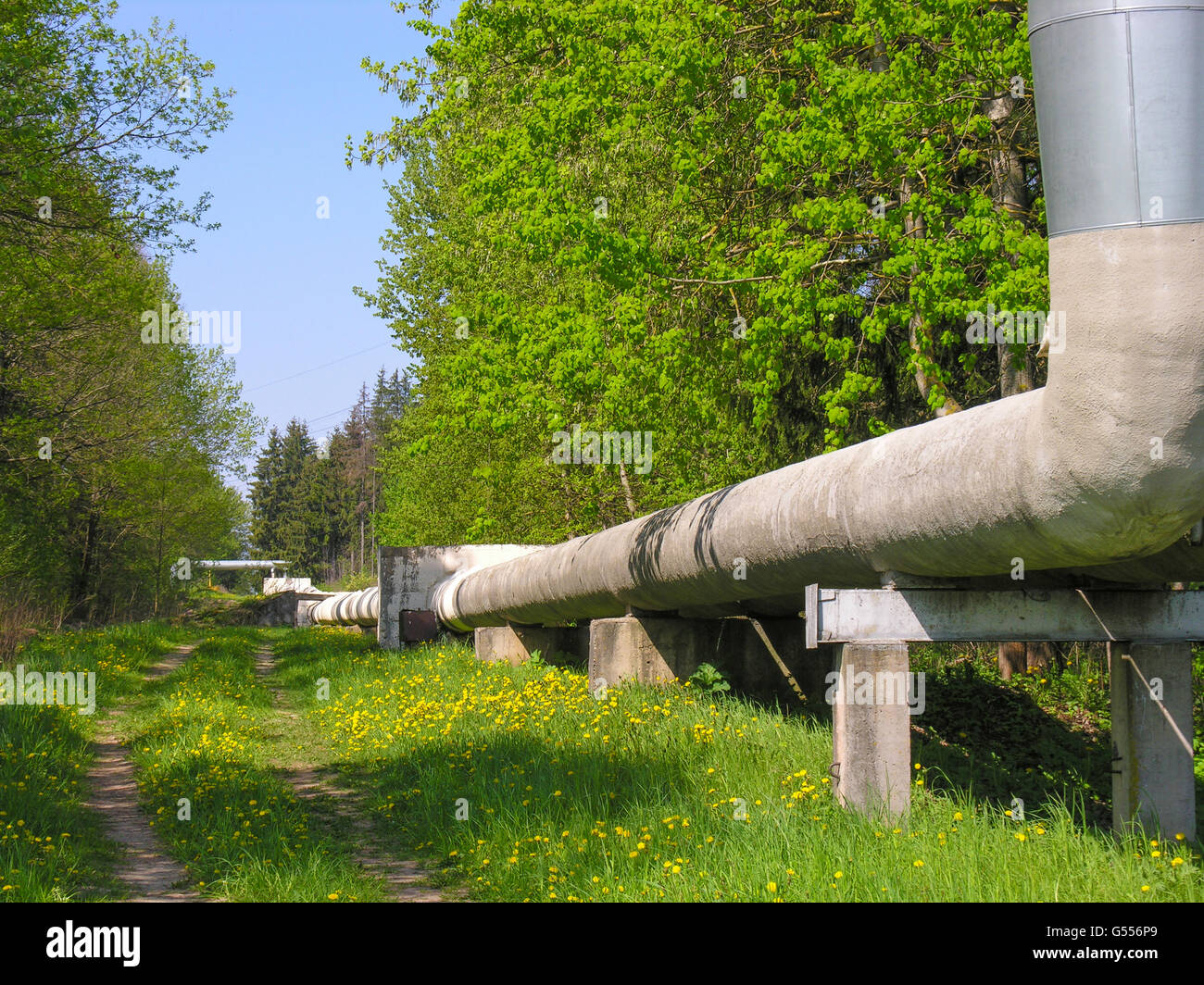 Pipe support hi-res stock photography and images - Alamy