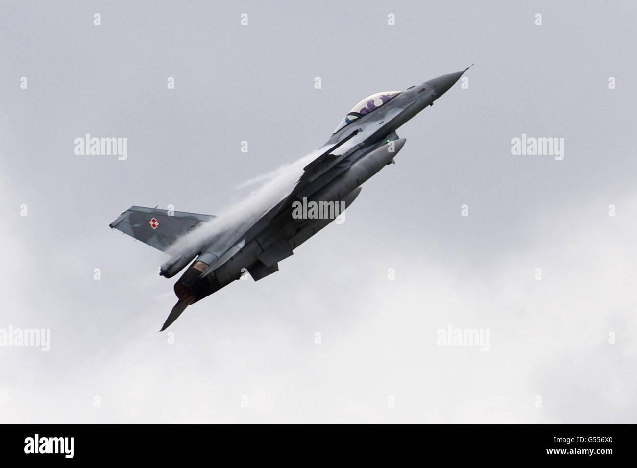 Lask, Poland. 26th September, 2015. F16 jet fighter of Polish Air Force ©Marcin Rozpedowski/Alamy Stock Photo Stock Photo