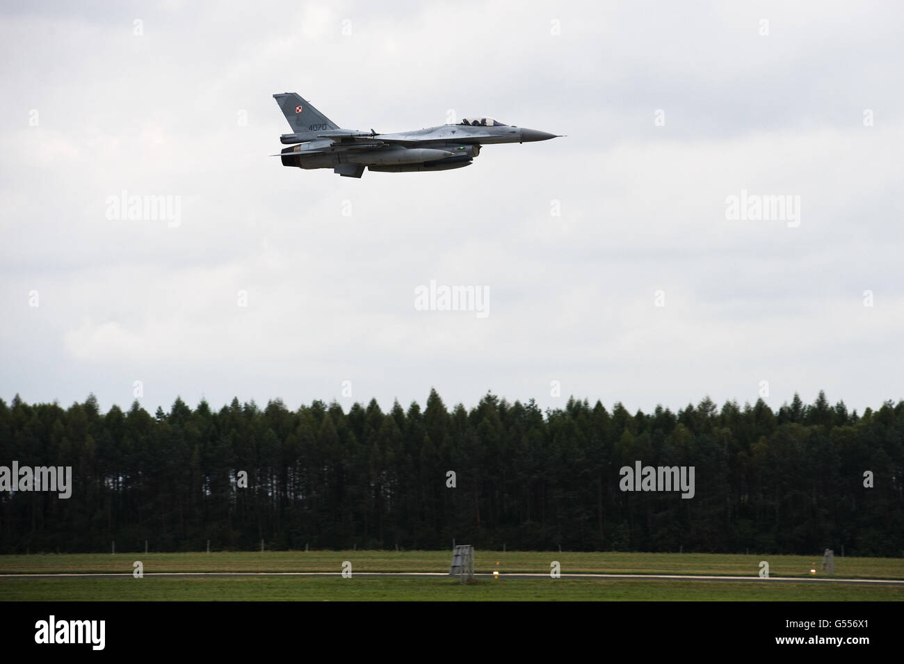 Lask, Poland. 26th September, 2015. F16 jet fighter of Polish Air Force ©Marcin Rozpedowski/Alamy Stock Photo Stock Photo