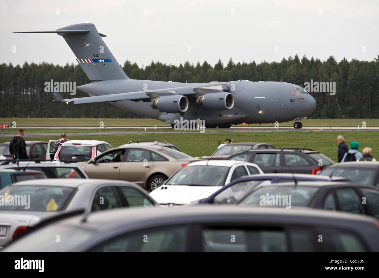 Lask, Poland. 26th September, 2015. C-17 Globemaster of US Air Force lands at Łask military airport. ©Marcin Rozpedowski/Alamy Stock Photo Stock Photo