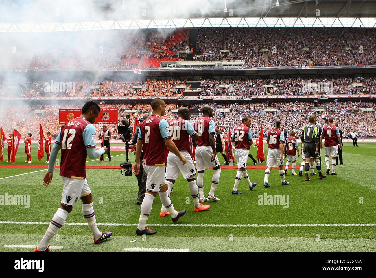 Soccer - npower Football League Championship - Play Off - Final - Blackpool v West Ham United - Wembley Stadium. West Ham United players make their way out on to the pitch prior to kick-off Stock Photo