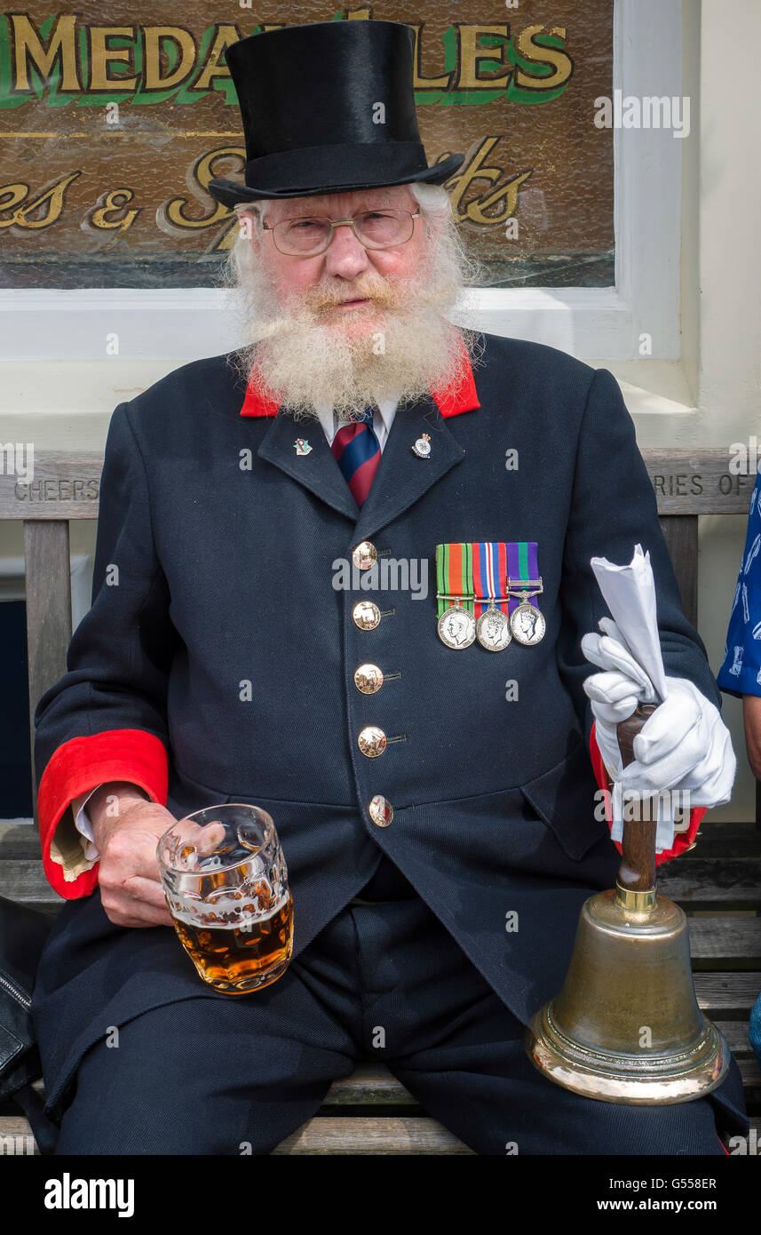 Old man with beard and beer hi-res stock photography and images - Alamy
