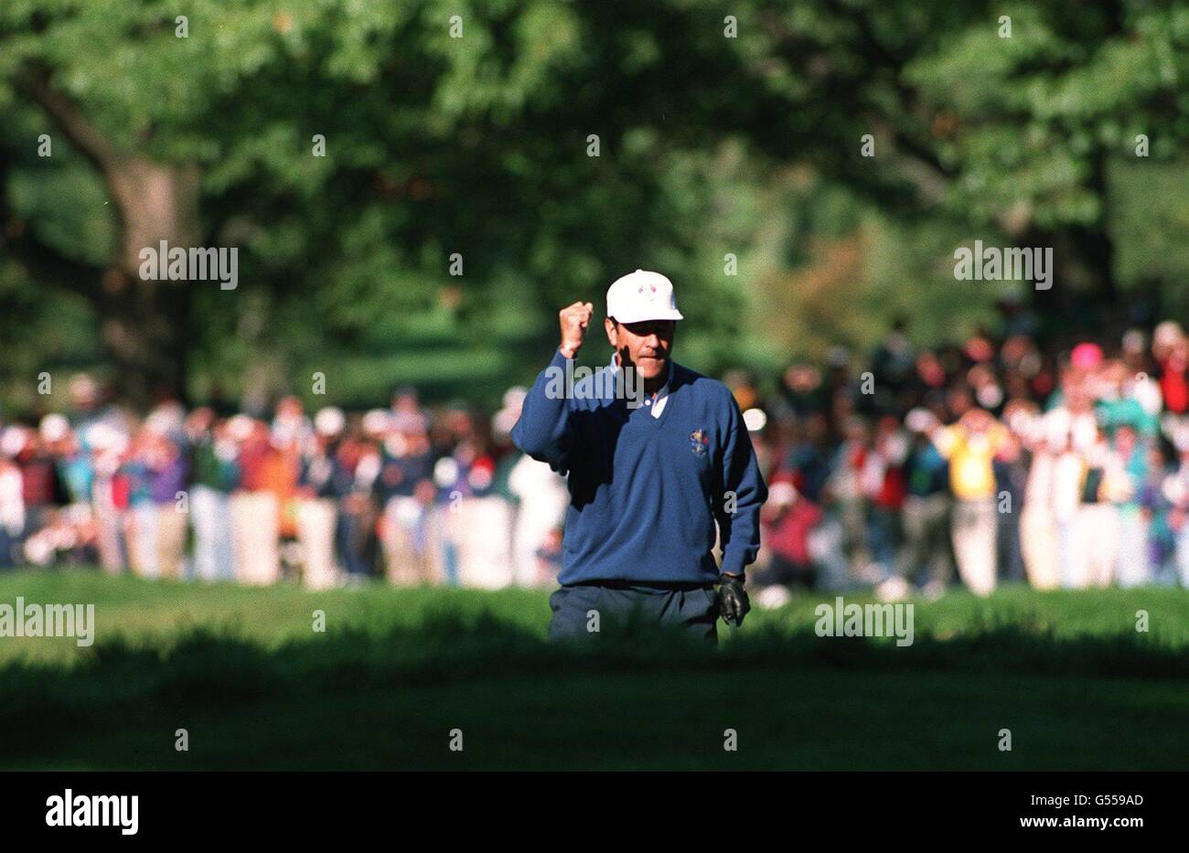 SEVE BALLESTEROS CELEBRATES CHIPPING THE BALL IN ON THE COURSE AT ROCHESTER, NY Stock Photo