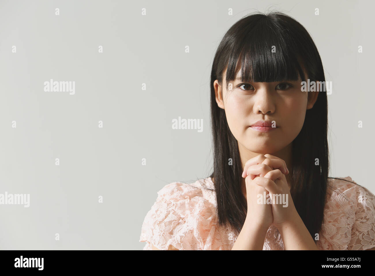 Japanese young woman praying Stock Photo - Alamy