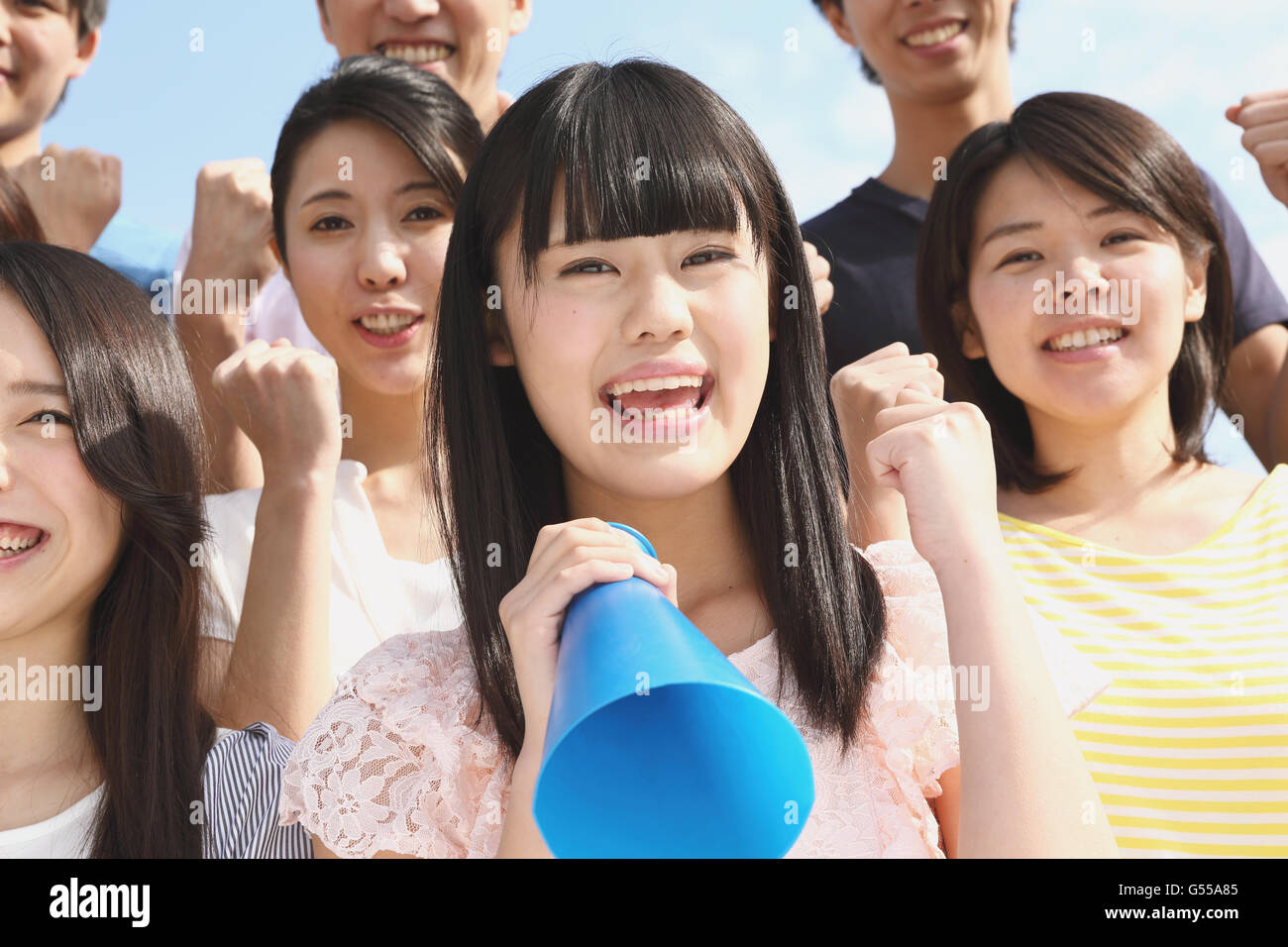 SUPPORTERS GROUP visual data 5