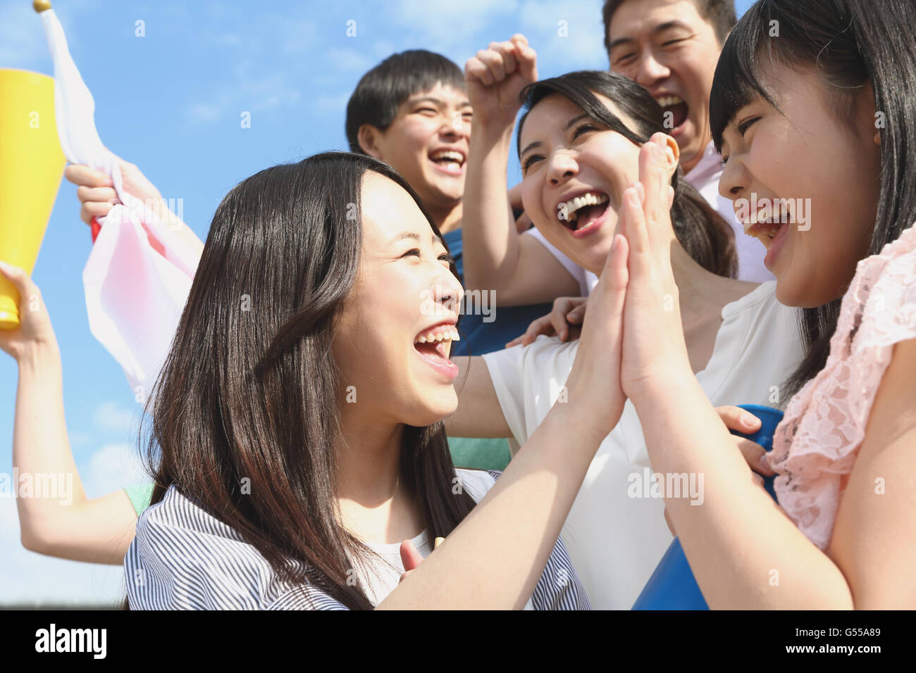 SUPPORTERS GROUP visual data 8