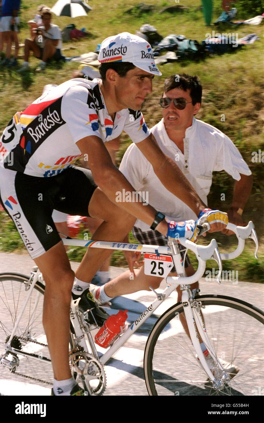 MIGUEL INDURAIN, SPAIN, FOR BANESTO TEAM. 1990 TOUR DE FRANCE CYCLING. STAGE 11 L'ALPE-D'HUEZ. Stock Photo