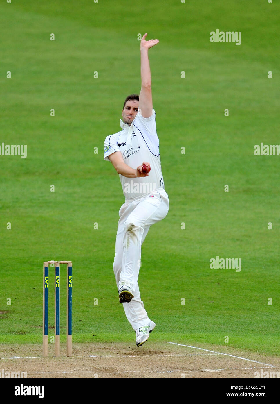 Cricket - LV= County Championship - Division One - Nottinghamshire v Middlesex - Day Two - Trent Bridge. Middlesex's Tim Murtagh bowls during the LV= County Championship, Division One match at Trent Bridge, Nottingham. Stock Photo