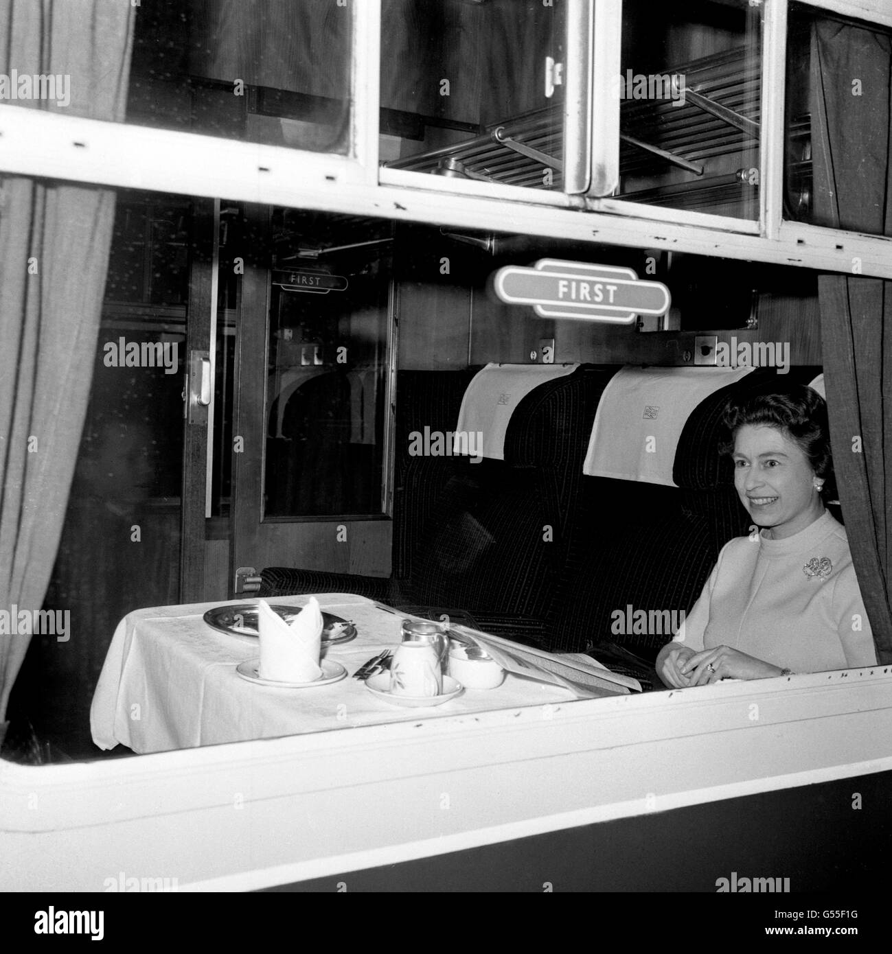 Royalty - Queen Elizabeth II - Liverpool Street Station Stock Photo - Alamy