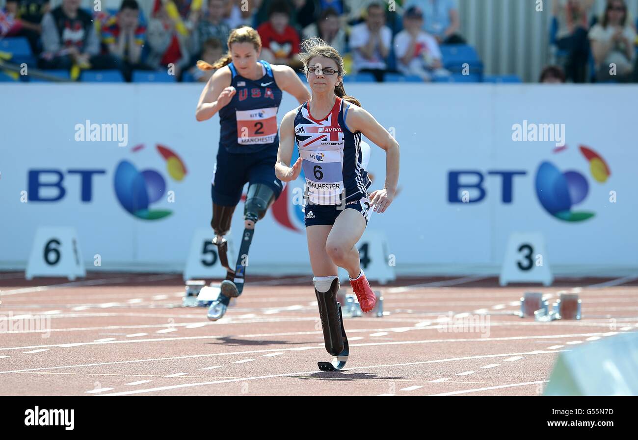 Great Britain's Sophie Kamlish (right) during the T42/43/44 Women's 100m during Day 1 of the 2012 BT Paralympic World Cup in Manchester Stock Photo