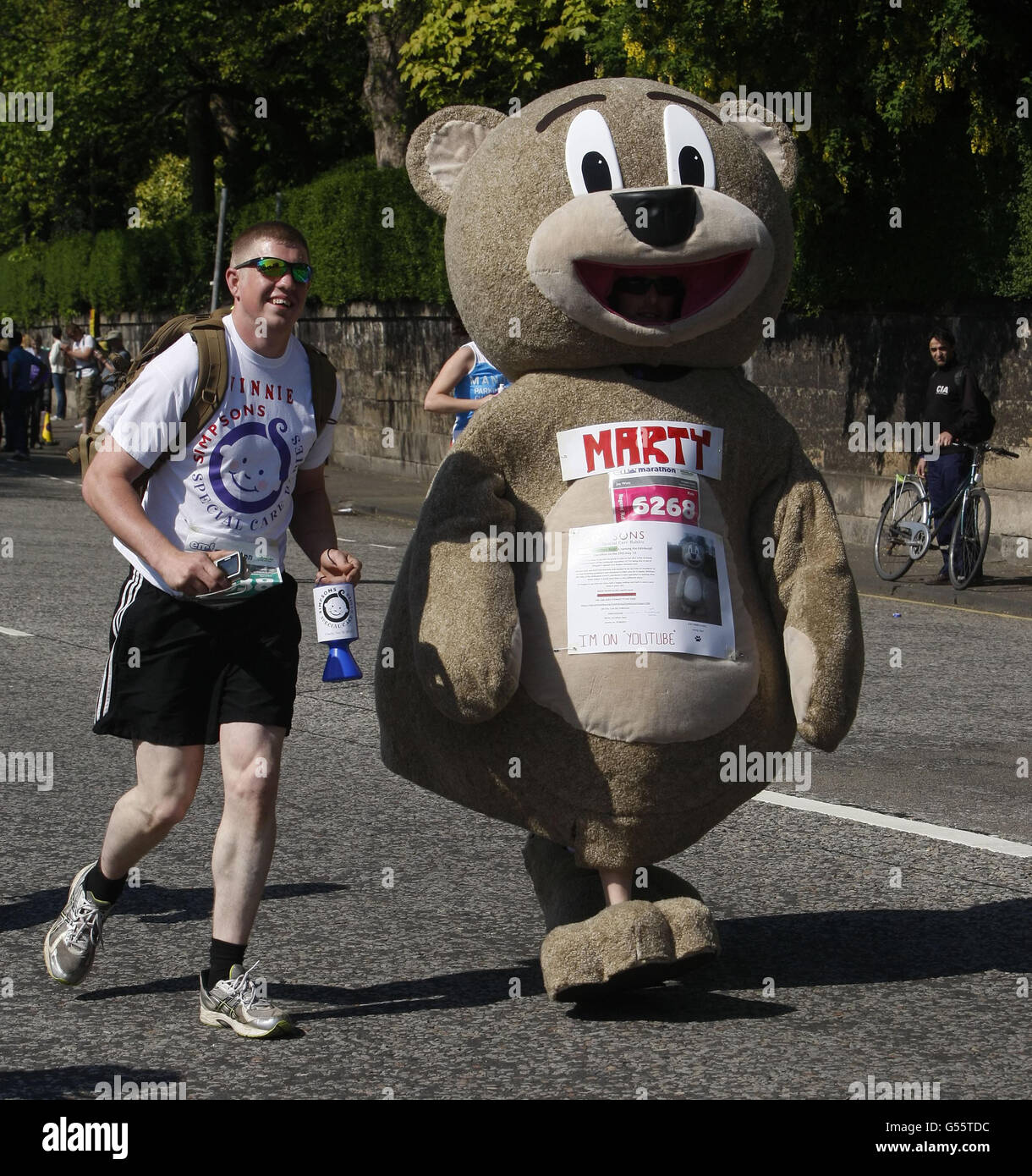 A run in fancy dress runner takes part edinburgh marathon hires stock photography and images