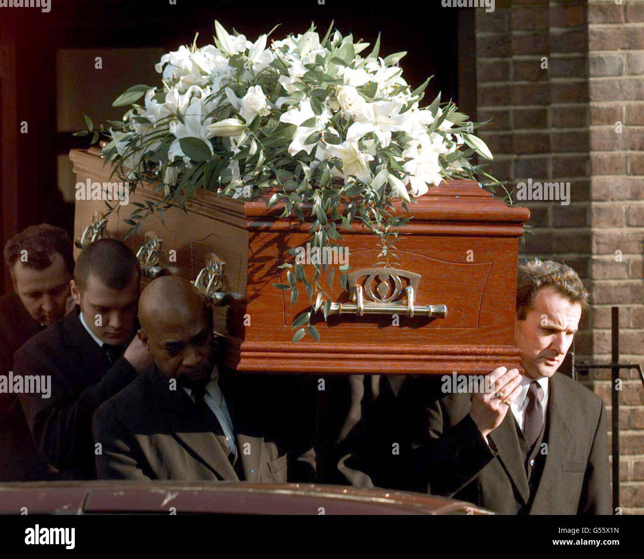 Stephanie Lawrence funeral coffin Stock Photo Alamy