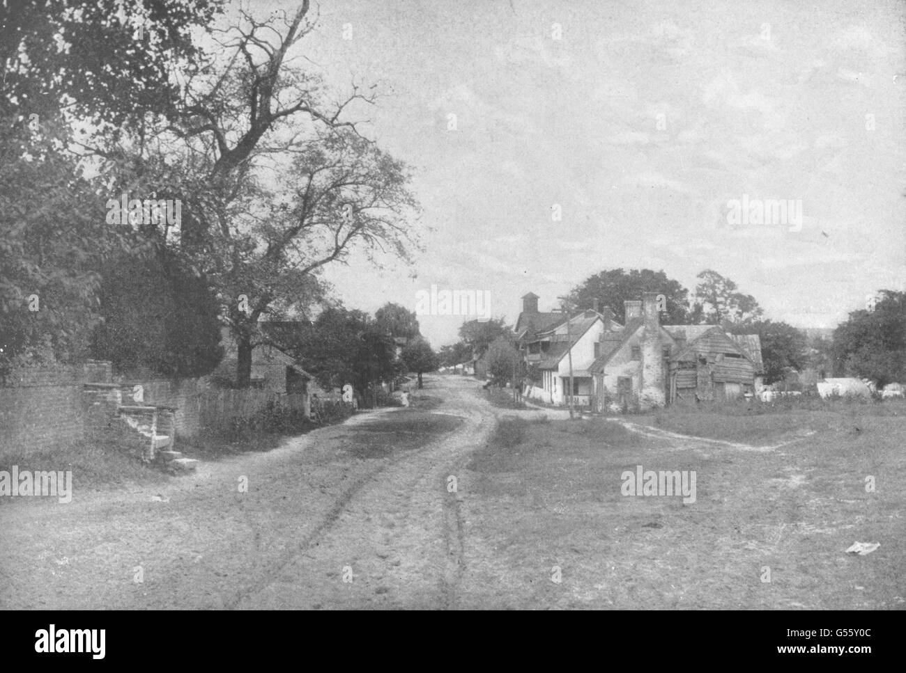 VIRGINIA Village Street in Yorktown, antique print 1907 Stock Photo