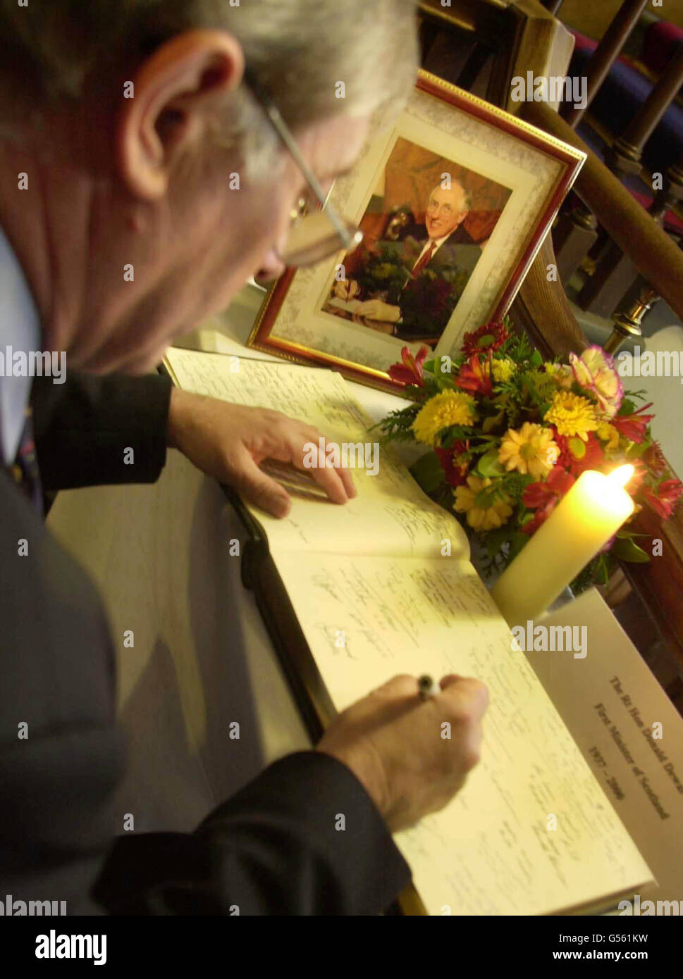 Dewar condolence book Stock Photo Alamy