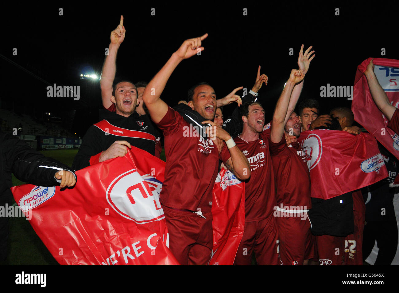 Cheltenham Town celebrate the victory during the npower Football League Two Play Off Semi Final Second Leg match at Plainmoor, Torquay. Stock Photo