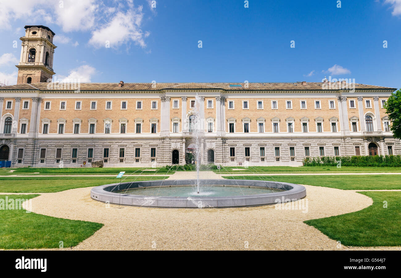 Royal Palace Torino Italy Facade And Entrance Of The Royal Palace 