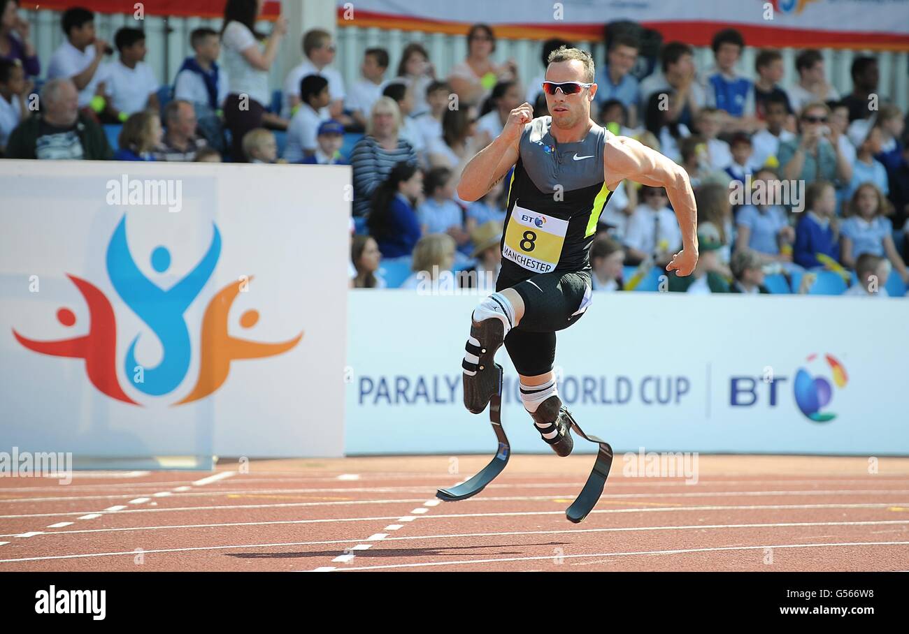 South Africa's Oscar Pistorius during rhe T42/43/44 men's 200m during Day 1 of the 2012 BT Paralympic World Cup in Manchester Stock Photo