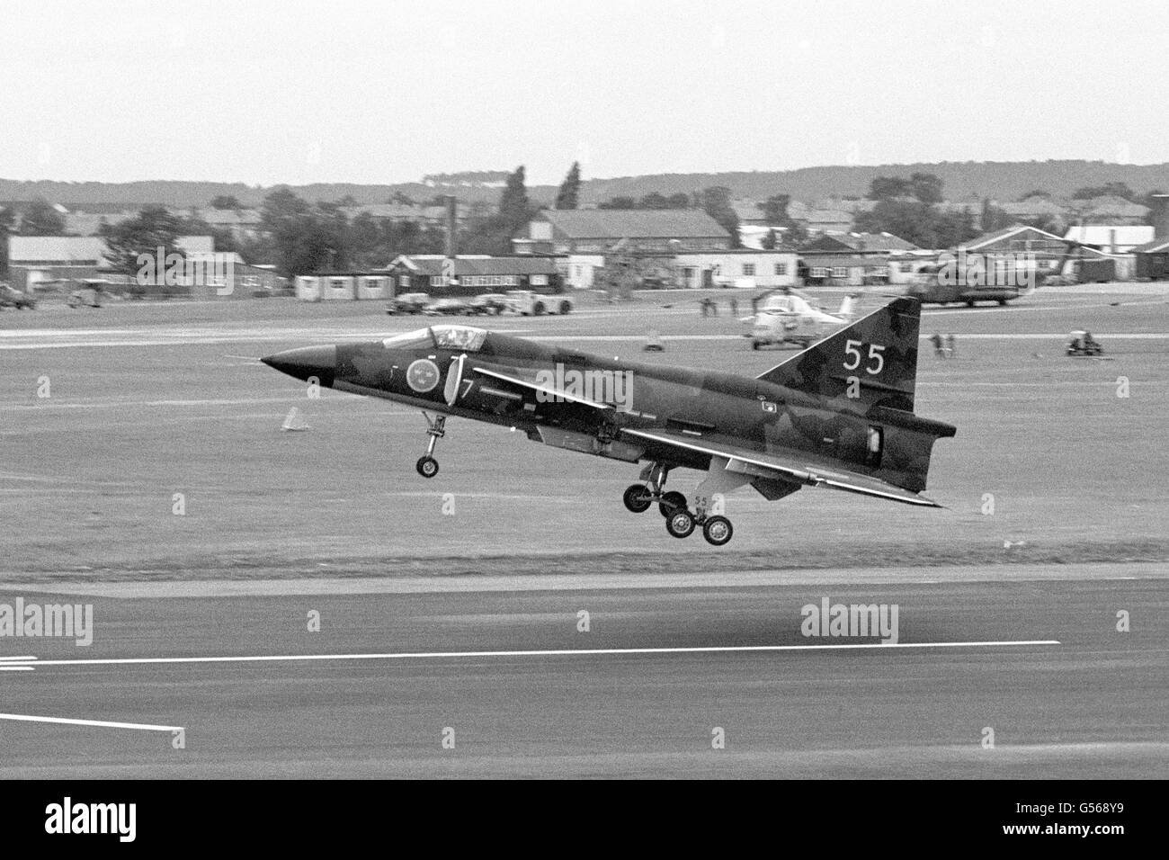 Aviation - Farnborough Airshow - Farnborough Airfield. A Saab Viggen of the Swedish Air Force in action at the Farnborough Airshow Stock Photo
