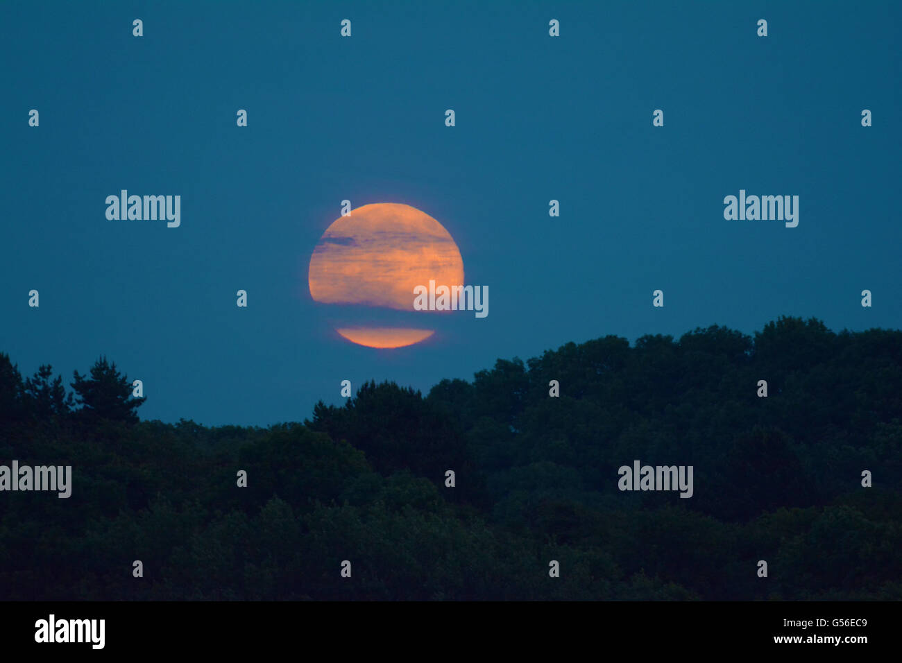 Bristol, UK. 20th June, 2016. Summer Solstice Moon seen over Wells Road in Whitchurch Bristol. Robert Timoney/AlamyLiveNews Stock Photo