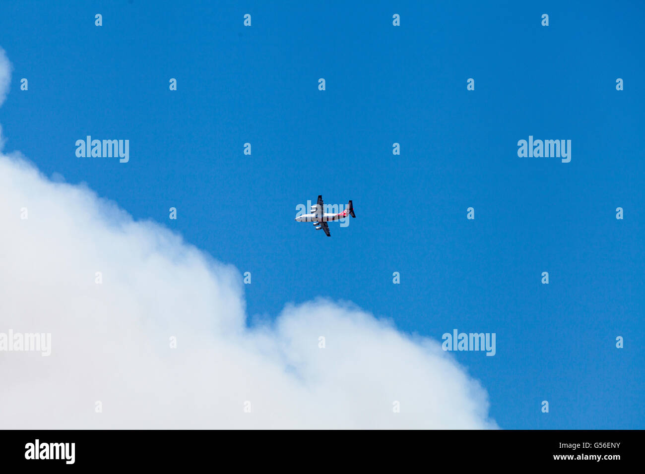 Duarte, California, USA. 20th June, 2016. AIr Support and Air tanker