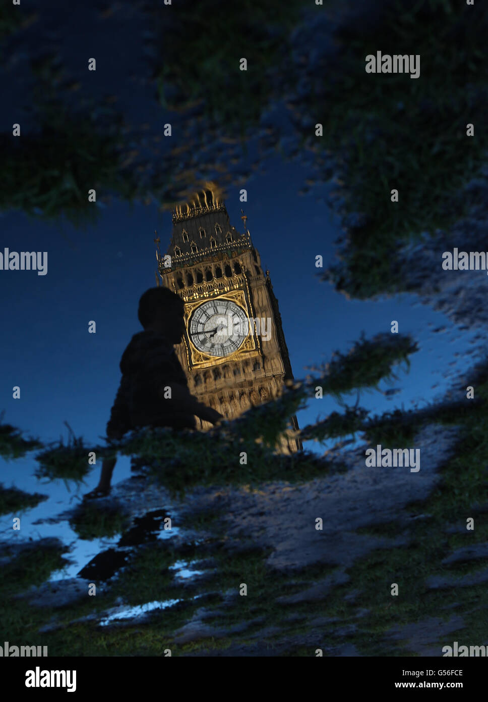 Big ben raining hi-res stock photography and images - Alamy
