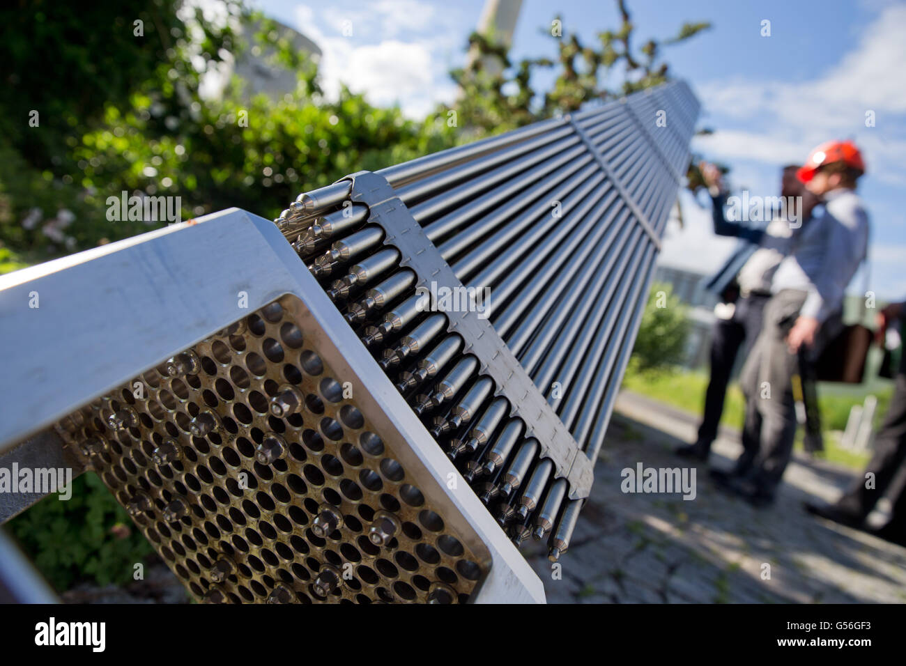 Grafenrheinfeld, Germany. 31st May, 2016. A model of a fuel assembly with fuel and control rods on the grounds of the Nuclear power plant in Grafenrheinfeld, Germany, 31 May 2016. The nuclear power plant, which has lost power a year ago, is currently under decommissioning. The operator of the power plant is planning to finish the demolition to by approximately 2035. Photo: DANIEL KARMANN/dpa/Alamy Live News Stock Photo