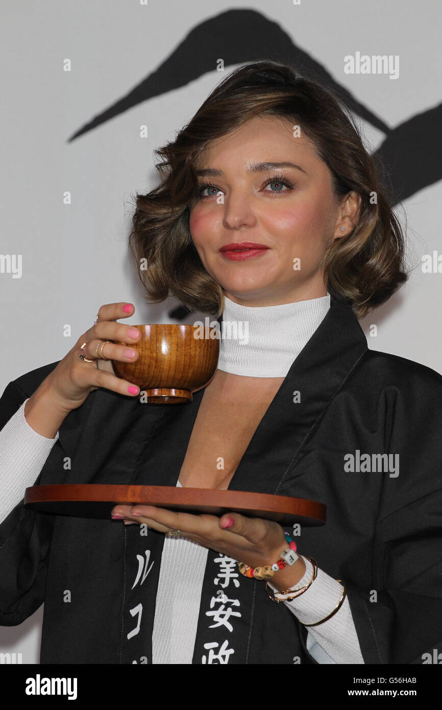 Omachi, Japan. 20th June, 2016. Miranda Kerr attends a promotion event for Japanese miso company Marukome in Omachi, Nagano Prefecture, central Japan on June 21, 2016. The Austrailian supermodel was given a traditional Japanese Happi coat and she signed a vat of miso. Credit:  Pasya/AFLO/Alamy Live News Stock Photo