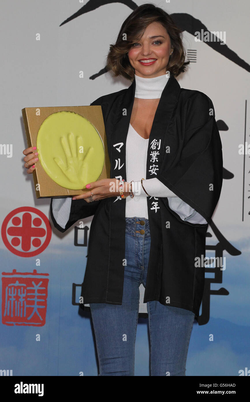Omachi, Japan. 20th June, 2016. Miranda Kerr attends a promotion event for Japanese miso company Marukome in Omachi, Nagano Prefecture, central Japan on June 21, 2016. The Austrailian supermodel was given a traditional Japanese Happi coat and she signed a vat of miso. Credit:  Pasya/AFLO/Alamy Live News Stock Photo