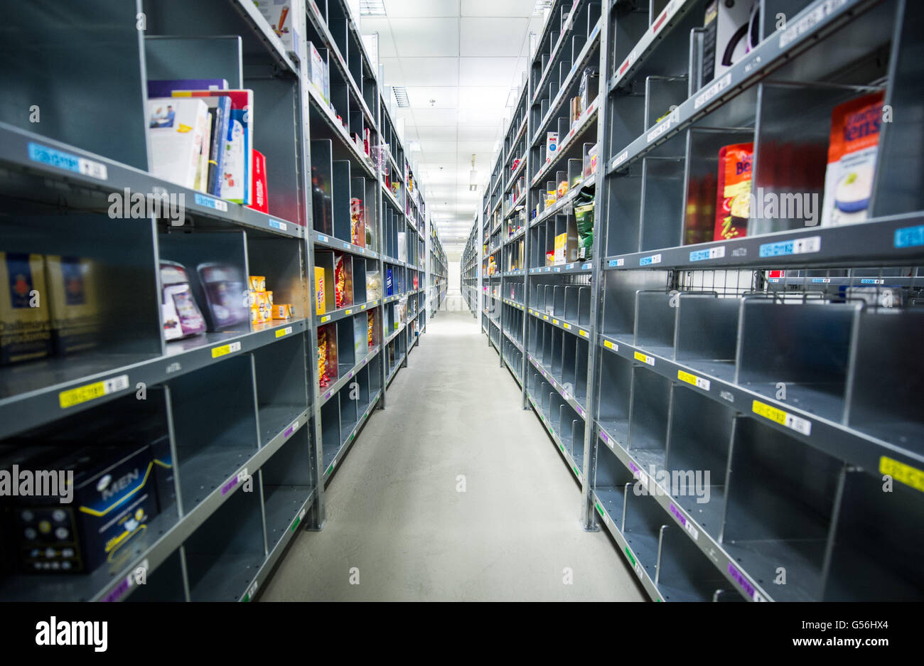 An Amazon Prime Now shelves in the warehouse in Berlin, Germany, 12 May  2016. Photo: Sophia Kembowski/dpa Stock Photo - Alamy