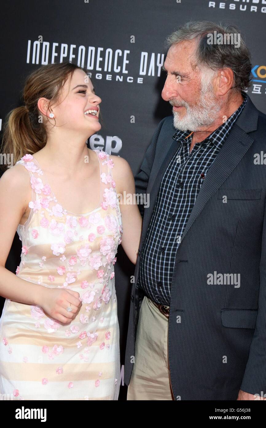 Los Angeles, CA, USA. 20th June, 2016. Joey King, Judd Hirsch at arrivals for INDEPENDENCE DAY: RESURGENCE Premiere, TCL Chinese 6 Theatres (formerly Grauman's), Los Angeles, CA June 20, 2016. Credit:  Priscilla Grant/Everett Collection/Alamy Live News Stock Photo