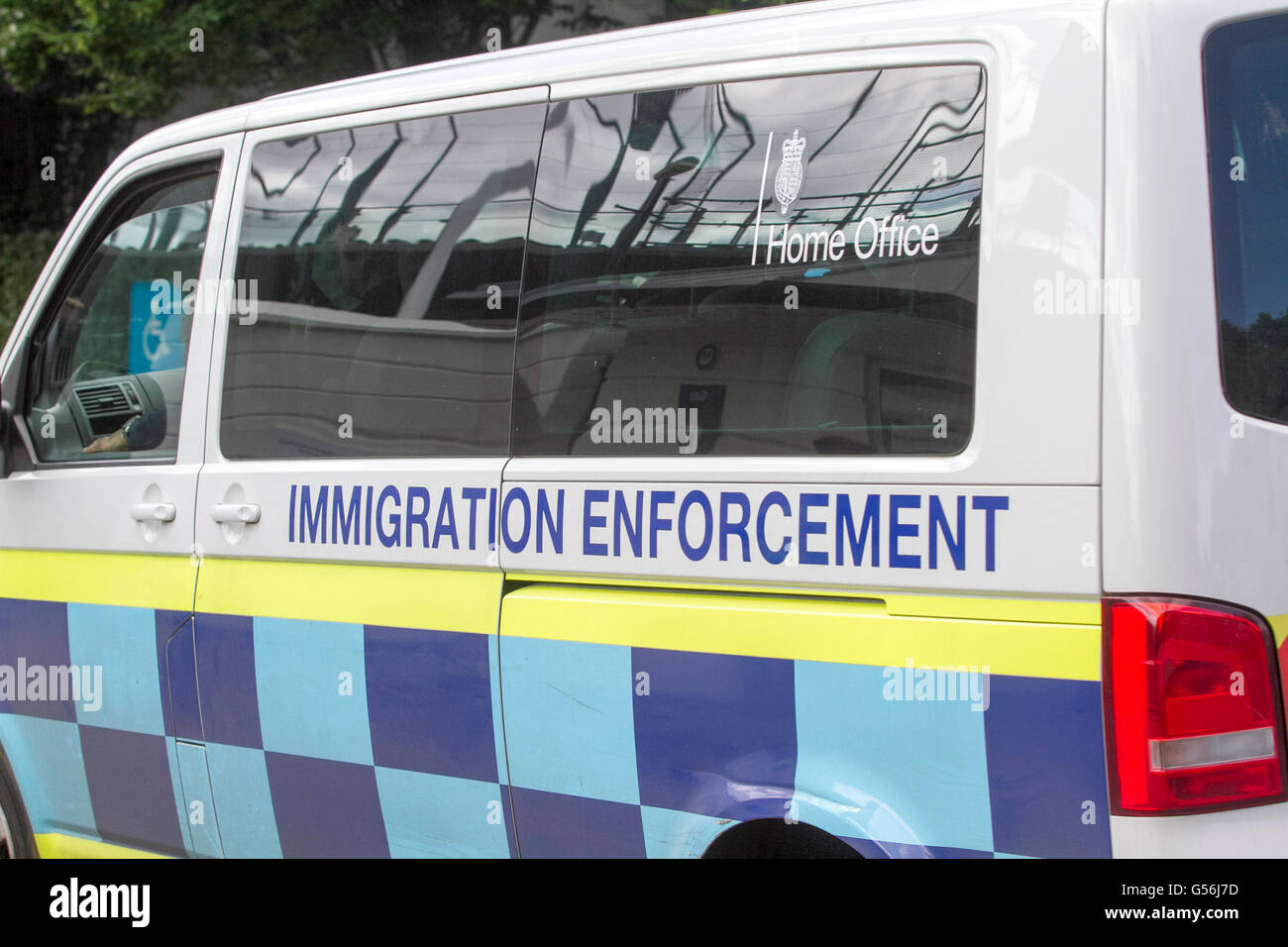 Wimbledon London, UK. 21st June 2016. An Immigration Enforcement  van driving in Wimbledon. Prime Minister David Cameron's former policy adviser Steve Hilton has warned  that the Government would not be able to meet its immigration target pledges while Britain remained in the European Union Stock Photo