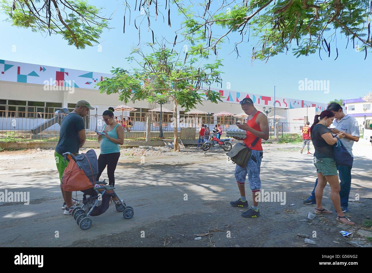 Alamar, Alamar, Cuba. 21st May, 2016. Daily Life as seen in street scenes from Alamar, the largest public housing project in Cuba with 100,000 residents, Alamar, Cuba, May 2016. © Rory Merry/ZUMA Wire/Alamy Live News Stock Photo
