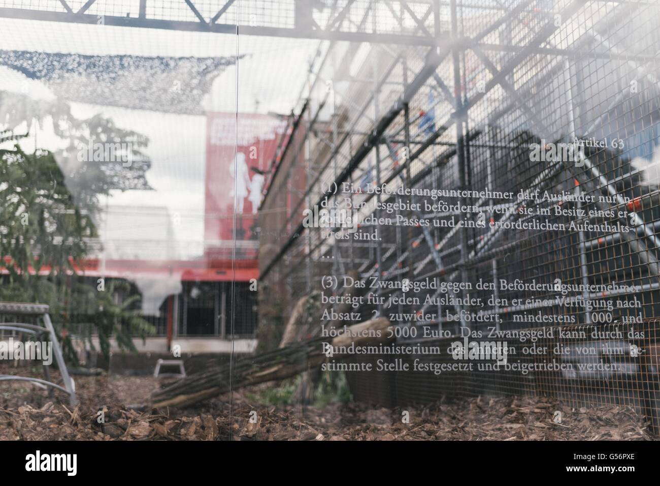 Berlin, Berlin, Germany. 21st June, 2016. The political art group 'Center for Political Beauty' (Zentrum fÃ¼r Politische SchÃ¶nheit, ZPS) sets up Roman-style arena for refugees to be devoured by tigers in outside the Maxim Gorki theater in Berlin. © Jan Scheunert/ZUMA Wire/Alamy Live News Stock Photo