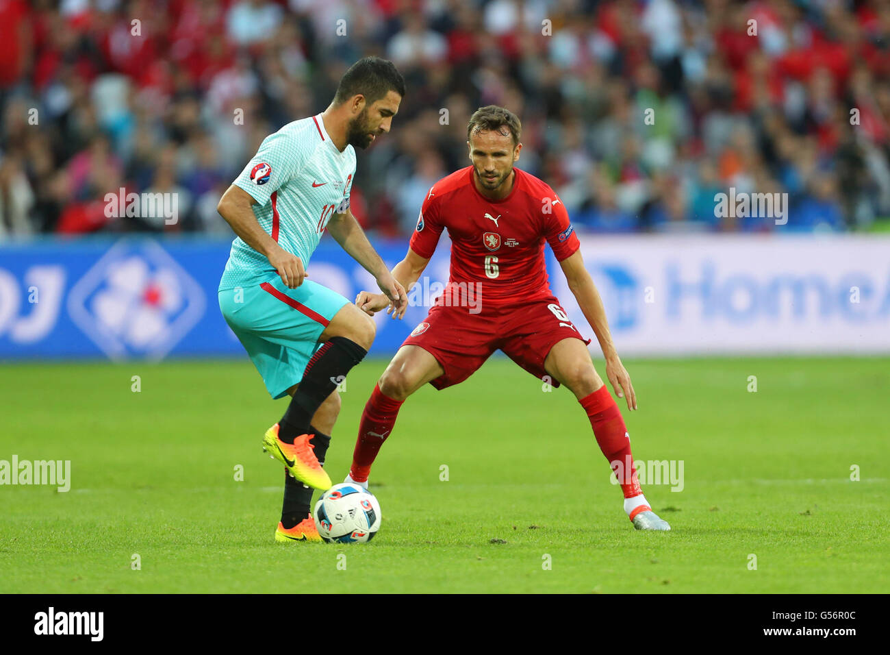 Lens, France. 21st June, 2016. European Football Championships group stages. Czech Republic versus Turkey. Arda Turan (Tur) covered by Tomas Sivok (CZE) Credit:  Action Plus Sports/Alamy Live News Stock Photo