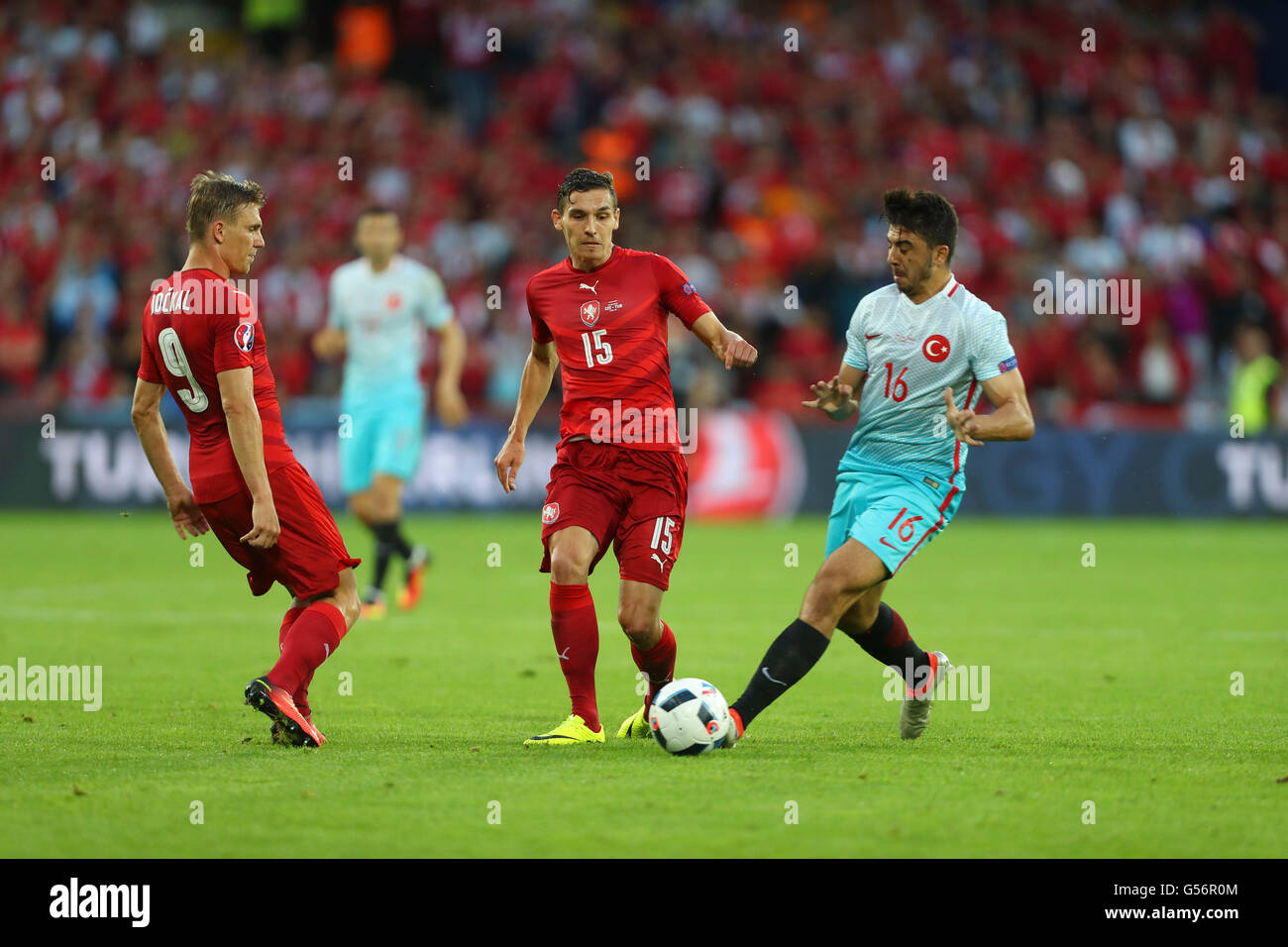 Lens, France. 21st June, 2016. European Football Championships group stages. Czech Republic versus Turkey. David Pavelka (CZE) tackled by Ozan tufan (Tur) Credit:  Action Plus Sports/Alamy Live News Stock Photo