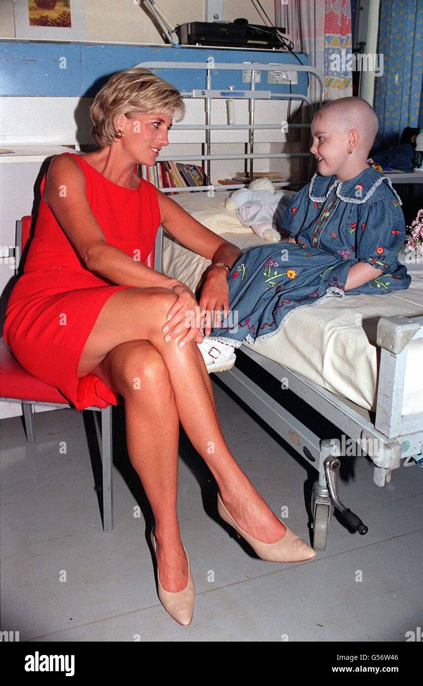 Princess Diana Hospital Visit Stock Photo Alamy