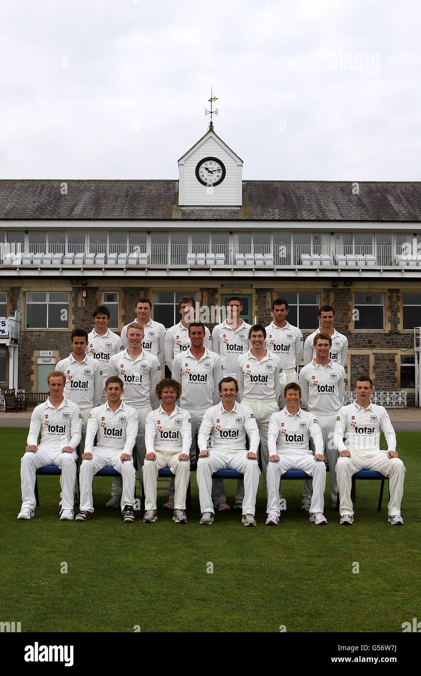 The Gloucestershire County cricket club team photo in Whites (bottom row left to right) Ian Saxelby, Chris Dent , Hamish Marshall, Captain Alex Gidman, Jonathan Batty, Will Gidman (middle row left to right) Jack Taylor, Liam Norwell, David Wade, James Fuller, Ian Cockbain, (top row left to right) Richard Coughtrie, Paul Muchall, Graeme McCarter, David Payne, Ed Young, Dan Housego Stock Photo
