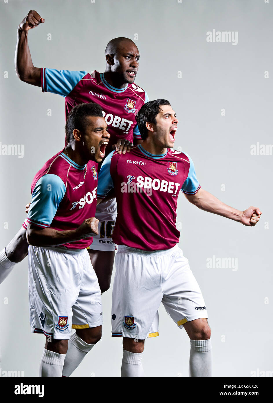 Soccer - npower Football League Championship - Crystal Palace Play Off  Feature 2012/13 - Crystal Palace Training Ground. Crystal Palace's Yannick  Bolasie, Damien Delaney and Mile Jedinak Stock Photo - Alamy