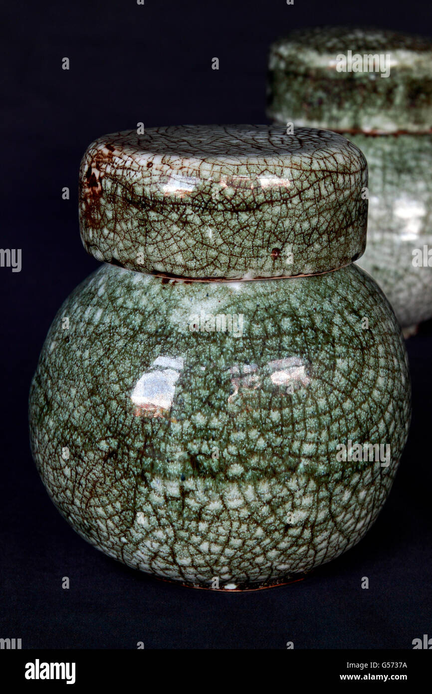 Crackle glaze ceramic hires stock photography and images Alamy