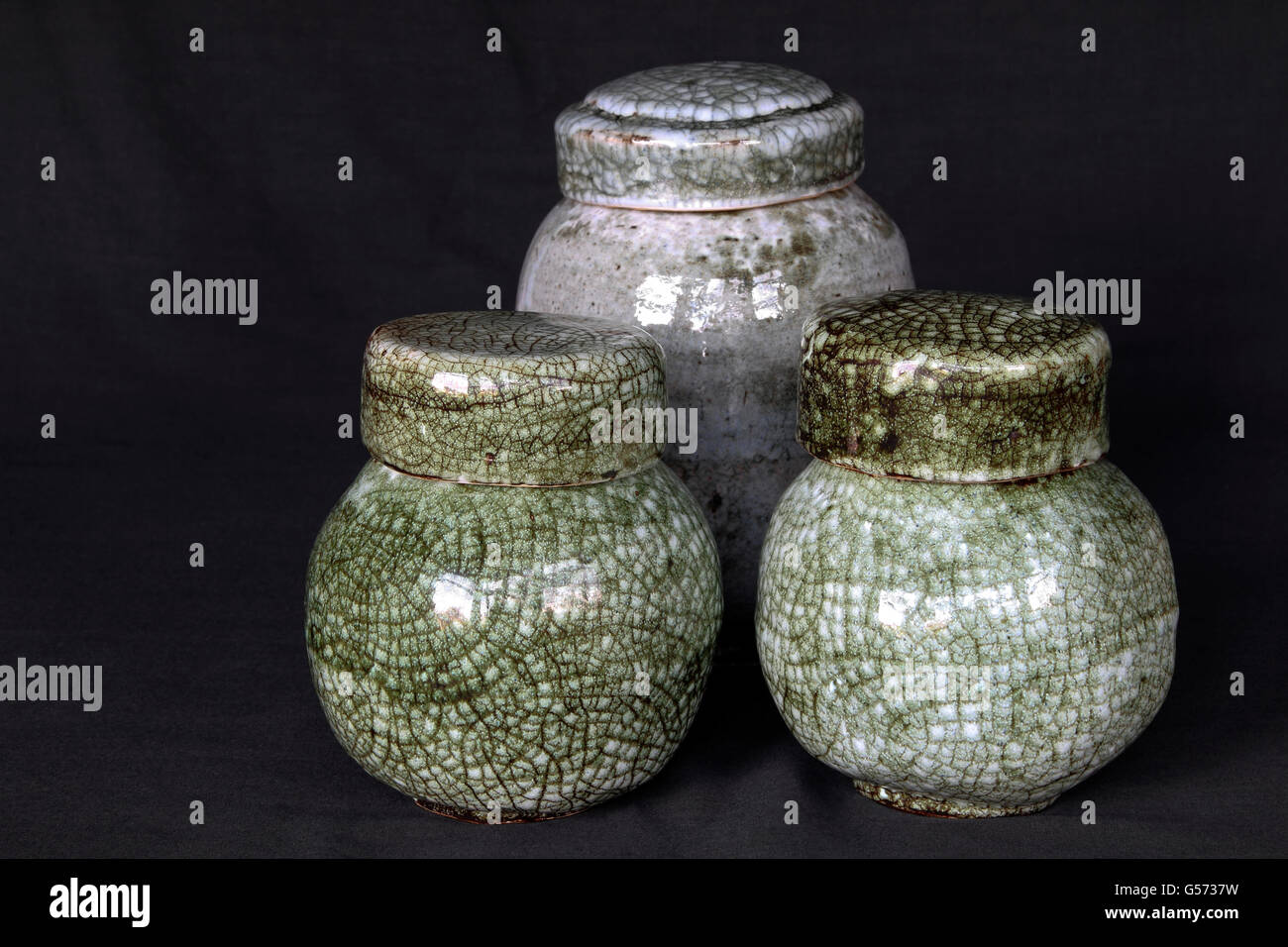 Ceramic jar crackle glaze hires stock photography and images Alamy
