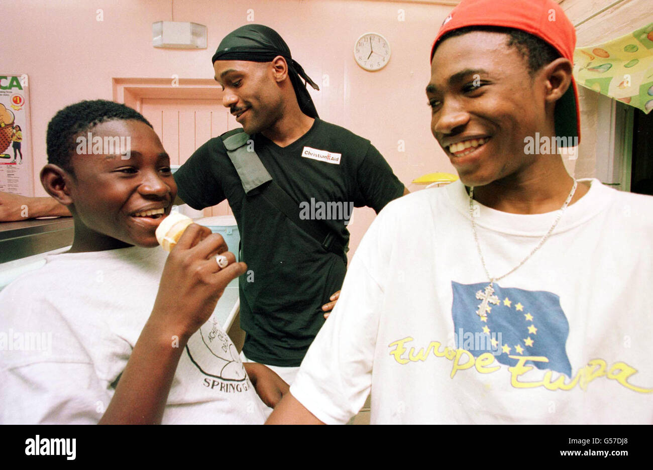 Channel Four gameshow Big Brother contestant Darren Ramsey (centre) buying ice cream with inner city children from Hope for Children development company, Mandela Project in Kingston, Jamaica. Stock Photo