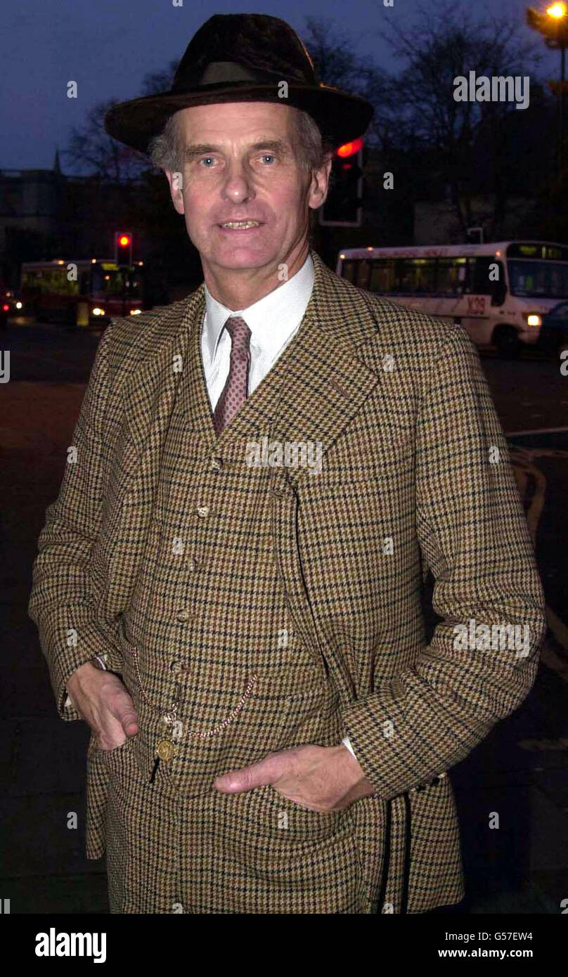 Count Nikolai Tolstoy arriving at Oxford County Court. Count Tolstoy