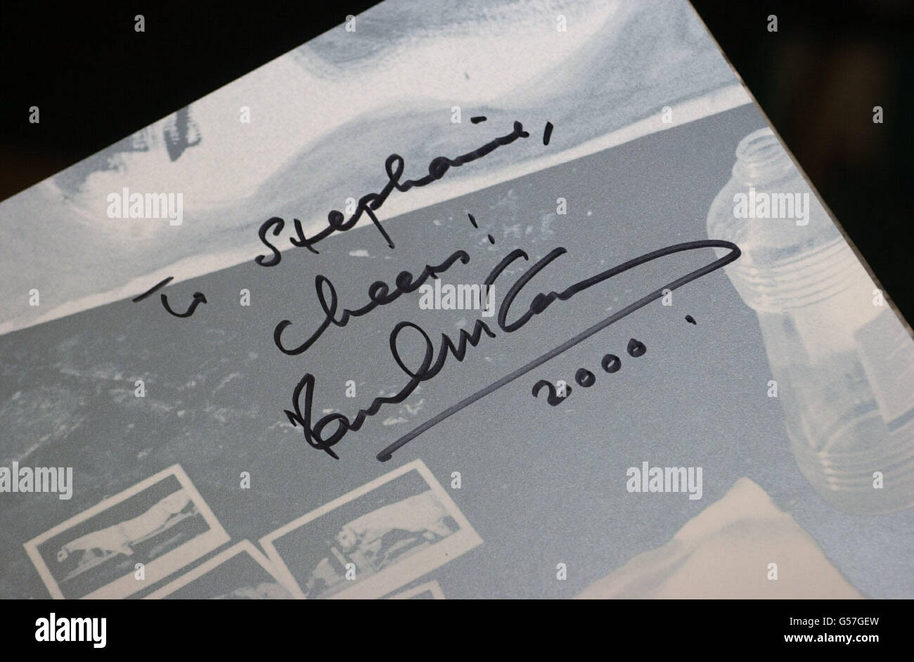 Paul mccartney's signature hi-res stock photography and images - Alamy